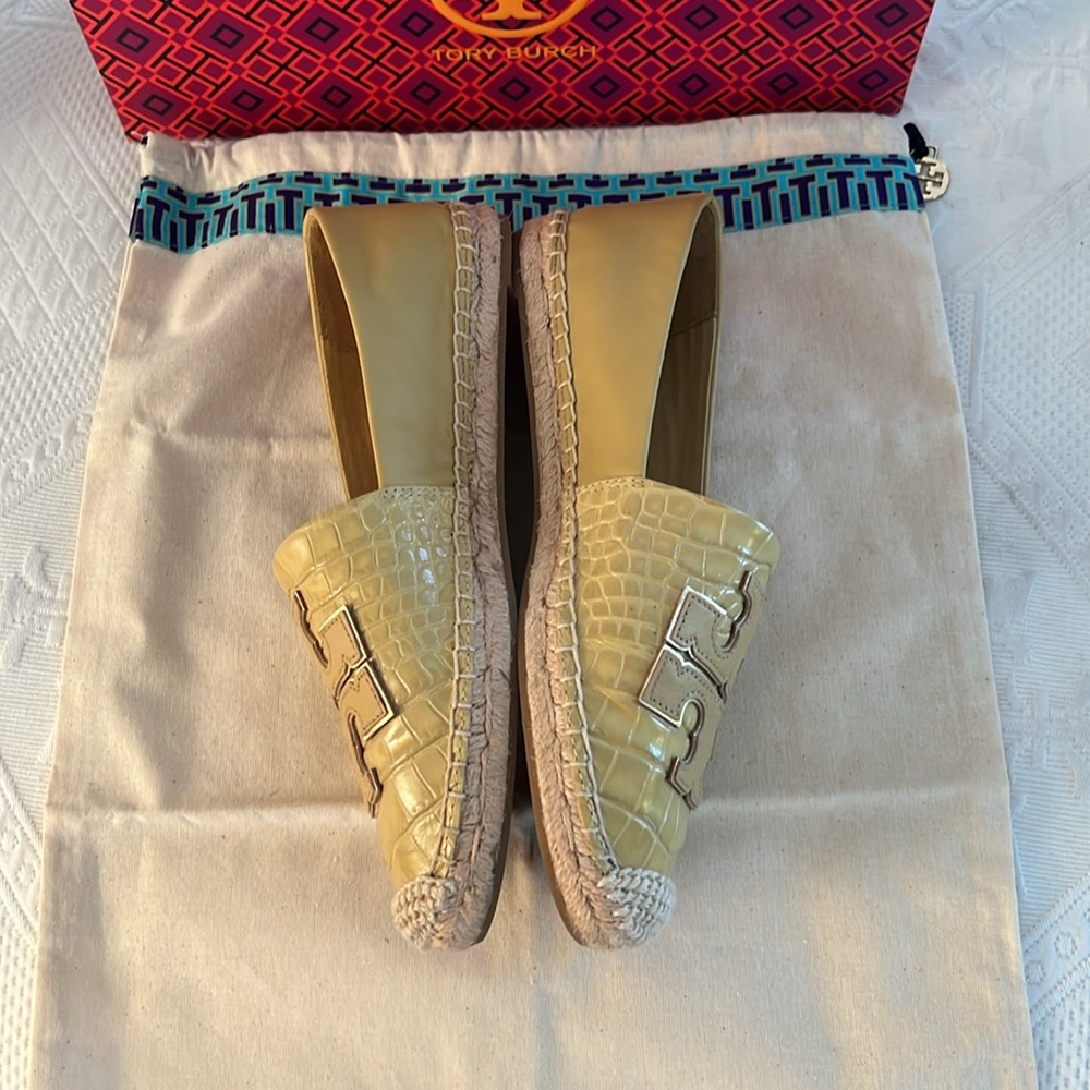 TORY BURCH YELLOW LEATHER CROC-EMBOSSED FLAT ESPADRILLES - Picture 2 of 6